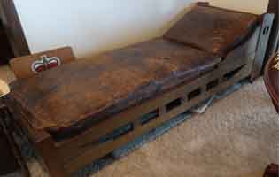 Arts & Craft Shop of the crafters Cincinnati,Ohio   Oak day bed circa 1905-1910 