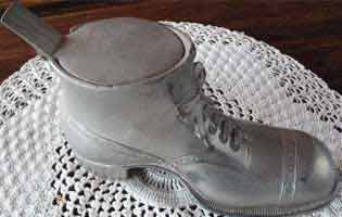  American vintage novelty Ashtray in the form of a man's shoe